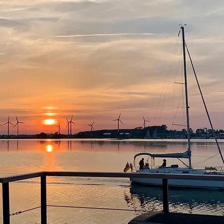 Botel Hausboot Lilla Lina
