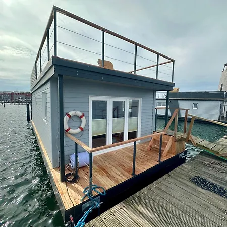 Hausboot Lilla Lina Båthotell Fehmarn