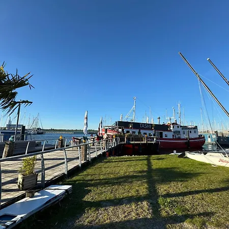 Hausboot Lilla Lina Botel