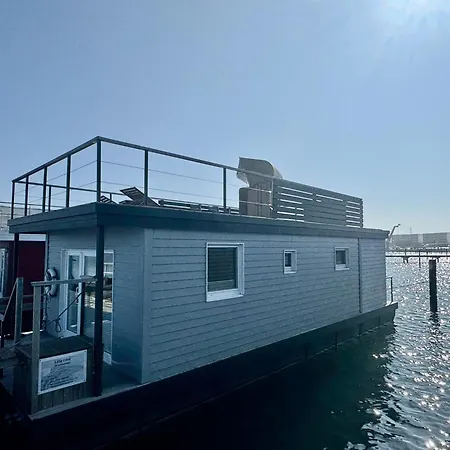 Hausboot Lilla Lina Botel Fehmarn