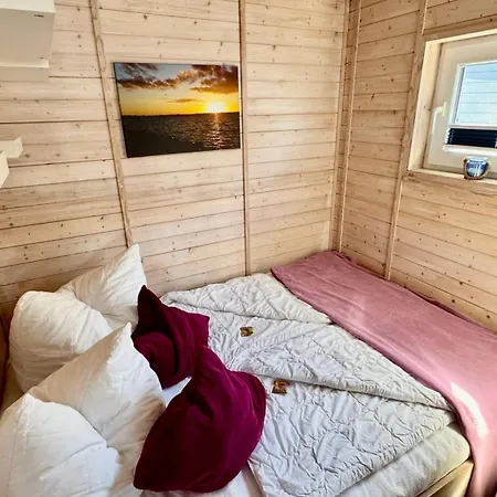 Båthotell Hausboot Lilla Lina Fehmarn
